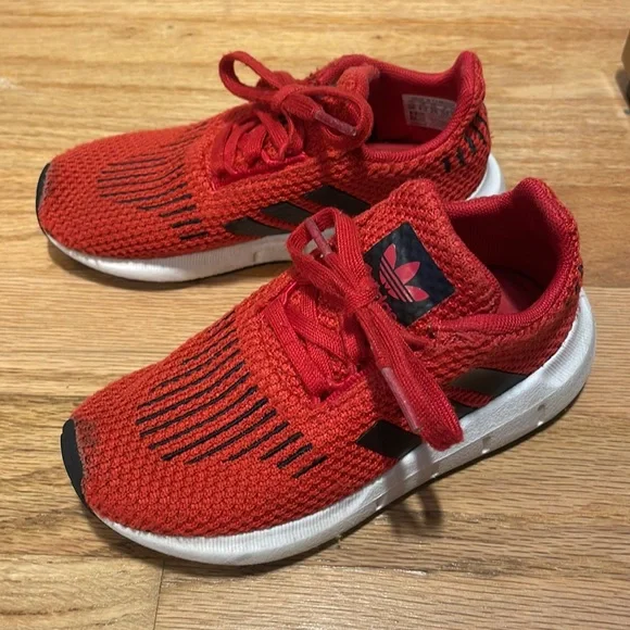 Toddler Adidas Red/Black Iconic 3 stripe running sneaker, size 9 - Picture 9 of 10